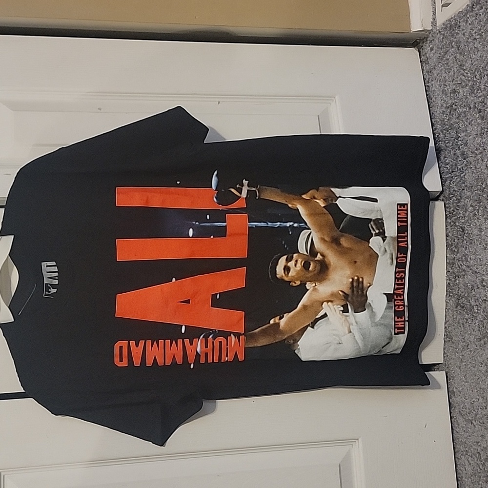 Young men's Muhammad ali t shirt